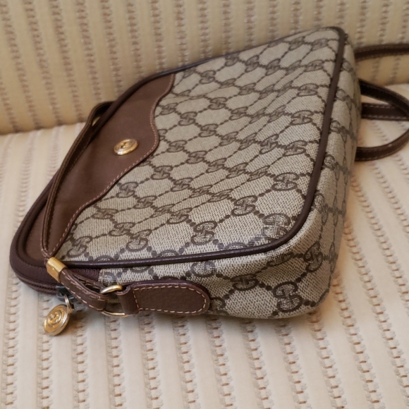 Gucci GG Supreme Logo Crossbody Bag - Picture 4 of 11